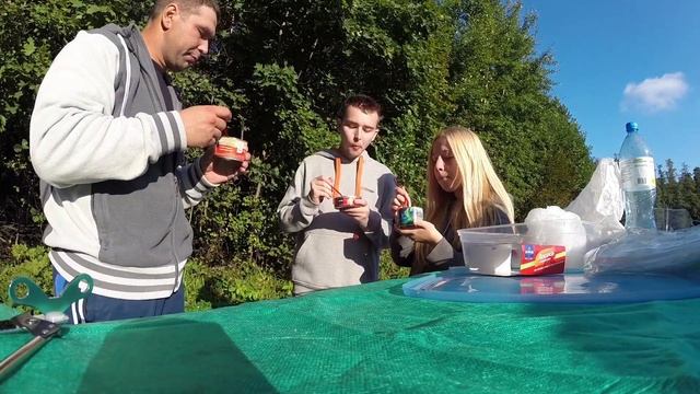 Консервированный лосось, морская капуста...ЖРЕМ НА ПРИРОДЕ С БАГАЖНИКА смотреть онлайн