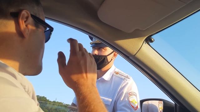 "Нелегал" и "Алкоголь" остановили водителя, чтобы пощупать документы и сбежали от водителя. смотреть онлайн