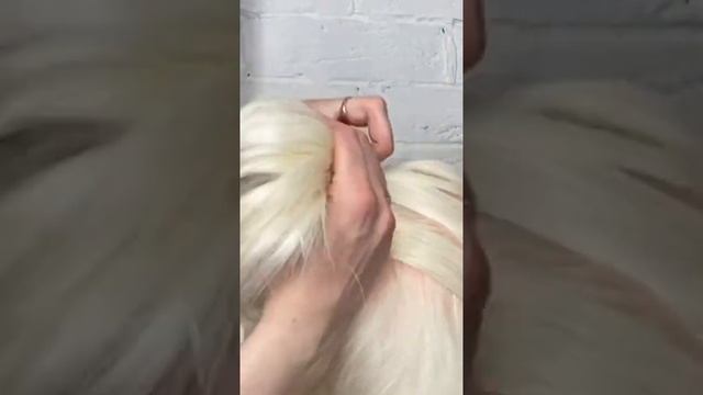 Простая и красивая прическа на короткие волосы за 2 минуты / Easy 2 minutes hairstyle for short hai смотреть онлайн