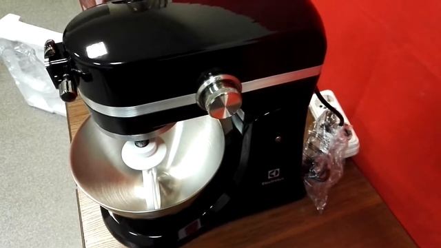 Миксер Electrolux Assistent EKM4300, проверка 19.10.2018 смотреть онлайн