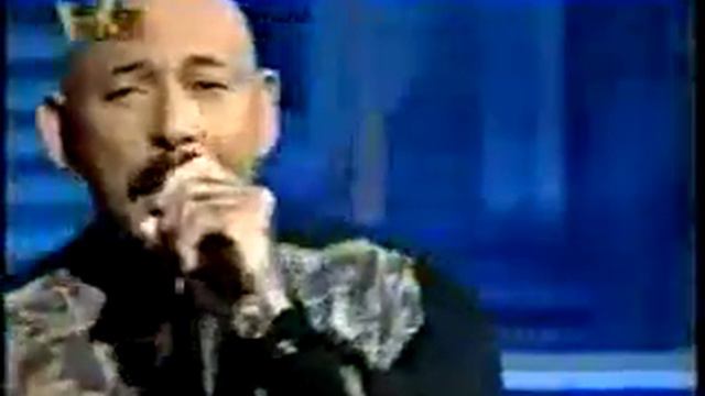 Oscar D'Leon LLoraras)