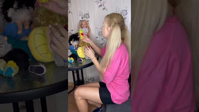 Света и ПРОКЛЯТАЯ КУКЛА вызвали ДУХ ИДЕАЛЬНОГО ПАРНЯ. Идеальный парень В ШОКЕ смотреть онлайн