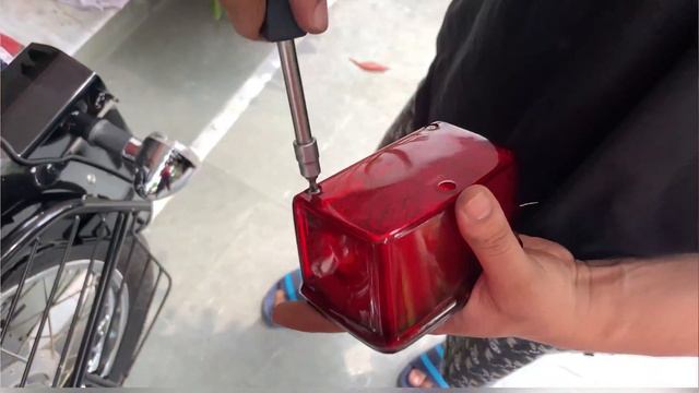 INSTALLING OLD MODEL TYPE(AMERICAN TYPE) TAIL LIGHT IN ROYAL ENFIELD BULLET 350 BS4 (VLOG-2) смотреть онлайн
