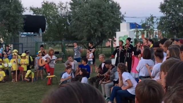 Лагерь ДОЦ Северянка, прощальный костёр, песни под гитару смотреть онлайн