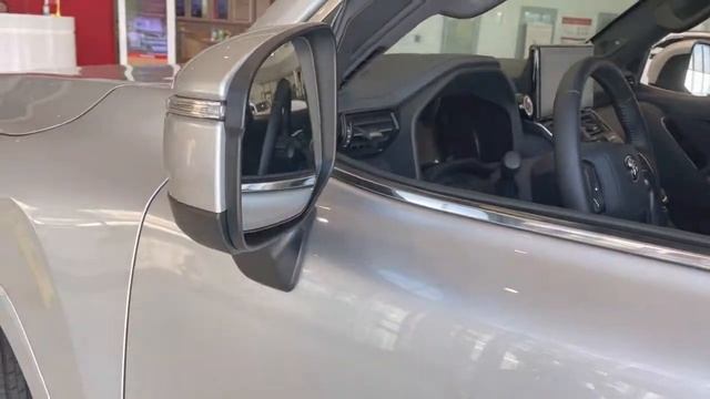 Toyota Land Cruiser 300 смотреть онлайн
