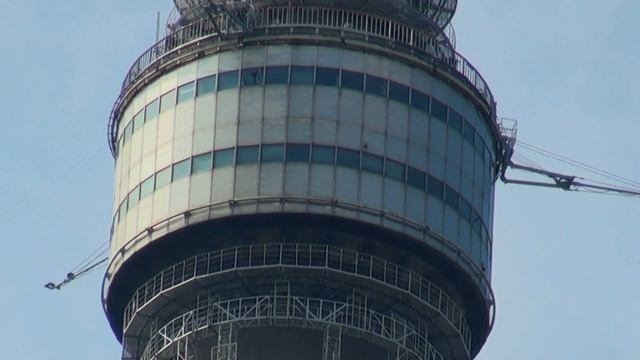 Москва. На лавочке возле Останкинской башни. смотреть онлайн