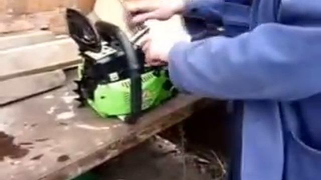 бензопила не заводится заливает свечи