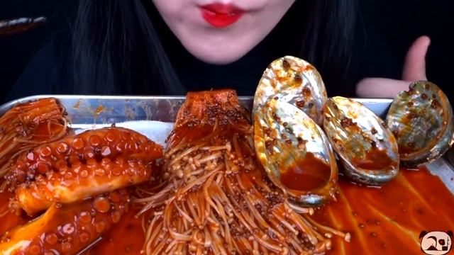 ASMR SPICY SEAFOOD, SPICY ENOKI MUSHROOM, ABALONE, OCTOPUS/매운 불닭 팽이버섯 먹방, 해산물 먹방, 전복, 문어 먹방MUKBANG смотреть онлайн