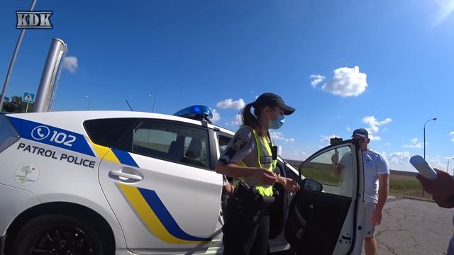 ПОЛИЦЕЙСКИЕ ПОВЕРИВШИЕ В СЕБЯ смотреть онлайн