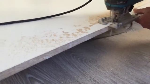 Собираем шкаф-купе. Подрезка 2-й торцевой панели смотреть онлайн