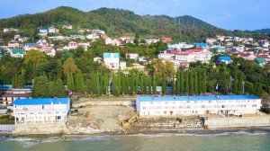 Сочи сегодня. Шторм в Лоо добивает набережную и стучится в дверь.