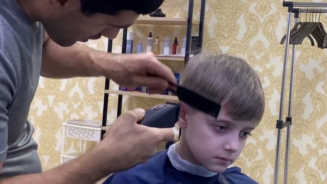 Мужская стрижка 434#смотри я это делаю так а ты????#haircut#hair#hairstyle#парикмахер смотреть онлайн