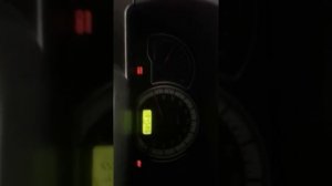нексия 1.6 что за стук? и датчик масло моргает?