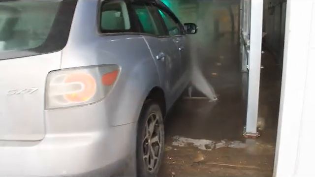 Заезд автомобиля, мойка днища (Автоматическая бесконтактная мойка ROBOWASH) смотреть онлайн