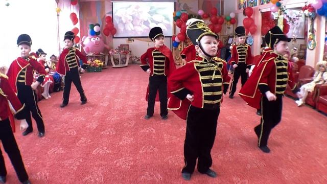 Танец мальчиков "Гусары". Группа №7 "Светлячки" смотреть онлайн