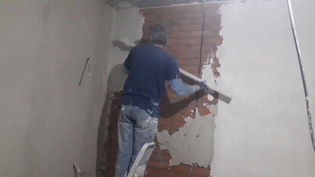 Работа с гипсовой штукатуркой. Штукатурим стены. Все этапы. смотреть онлайн