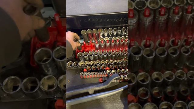 Toolbox tour pt. 2 3 years diesel mechanic смотреть онлайн