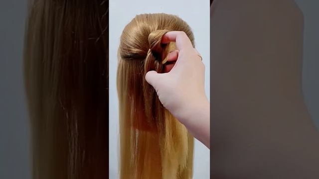 How to tie a beautiful hairstyle???#hairstyle#hair#beautiful#beauty#shortvideo#cute#shorts#short смотреть онлайн