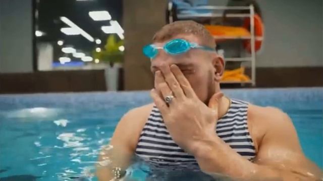 ЖИМ ЛЁЖА 300 КГ ПОД ВОДОЙ смотреть онлайн