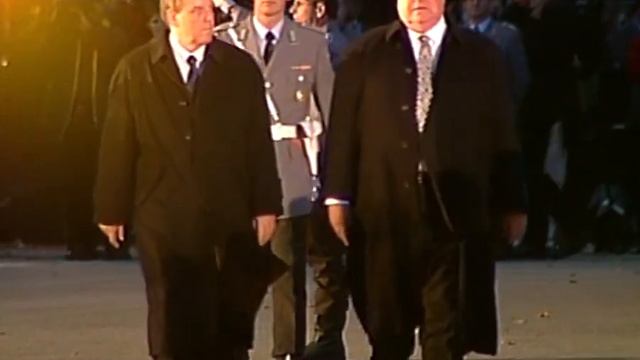 Großer Zapfenstreich für Helmut Kohl : Preußischer Präsentiermarsch, 17.10.1998 смотреть онлайн