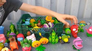 Plants vs Zombies toys