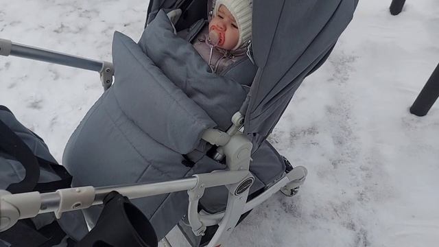 VLOG | пробуем рыбу | перестали спать на прогулке | покупки ДМ и SINSAY | уход за лицом смотреть онлайн