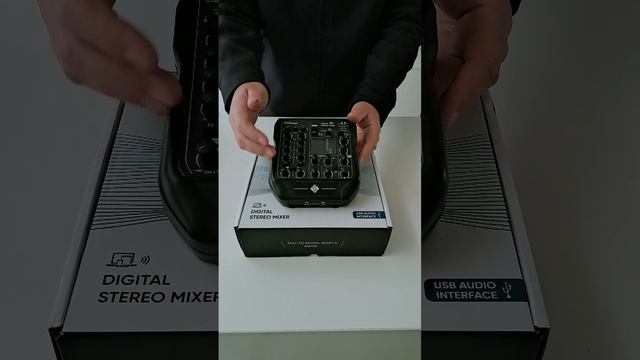 Quick look at the M1 4ch mixer from NEXT Audiocom смотреть онлайн