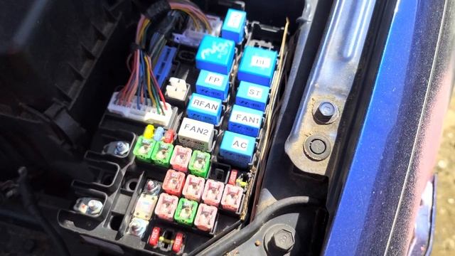 2009 Hyundai Accent Fuse Box Locations смотреть онлайн
