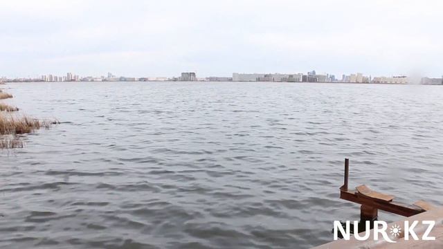 Как выглядит вонючее озеро Талдыколь в Астане смотреть онлайн