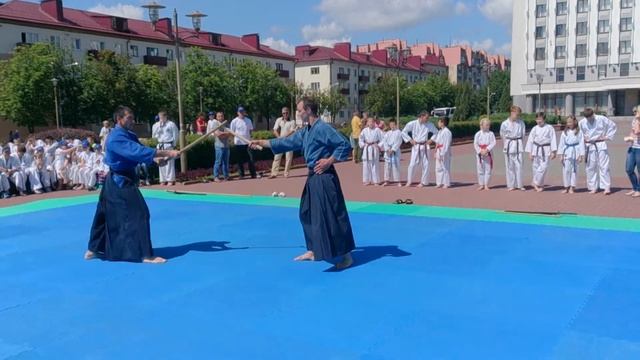 Показательные выступления с мечами смотреть онлайн