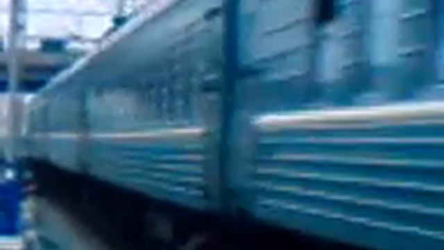 поезд Свердловск-Симферополь ведомый локомотивом ЧС2к отправляется со станции Челябинск главный смотреть онлайн