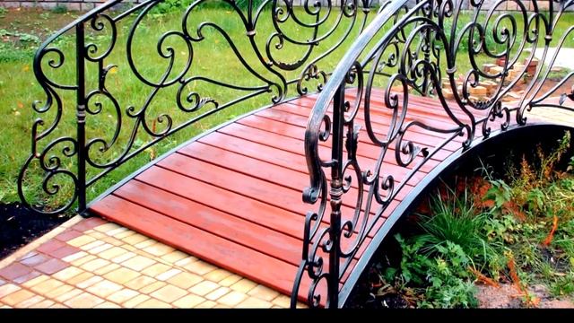Кованый мостик для сада, мостик для дачи с красивыми перилами из металла. смотреть онлайн