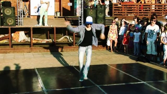 Sundale Beach Battle смотреть онлайн