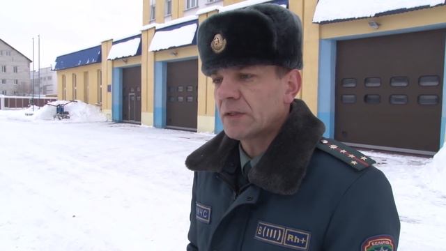 Жители и все службы города вышли на уборку снега смотреть онлайн