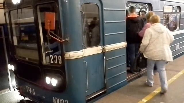 Электропоезд номер 239 метро Чёрная речка! смотреть онлайн