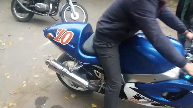 Sound Suzuki GSX R 750 смотреть онлайн