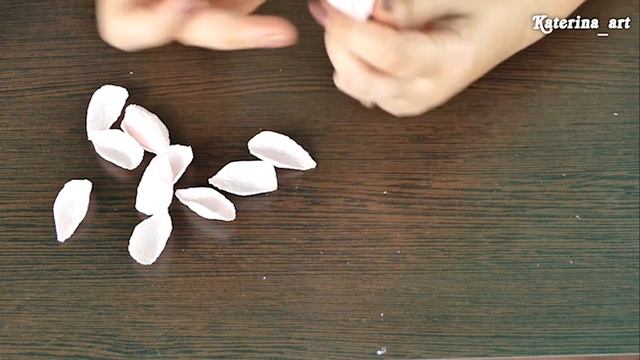 Красивые маленькие цветы из гофрированной бумаги. смотреть онлайн