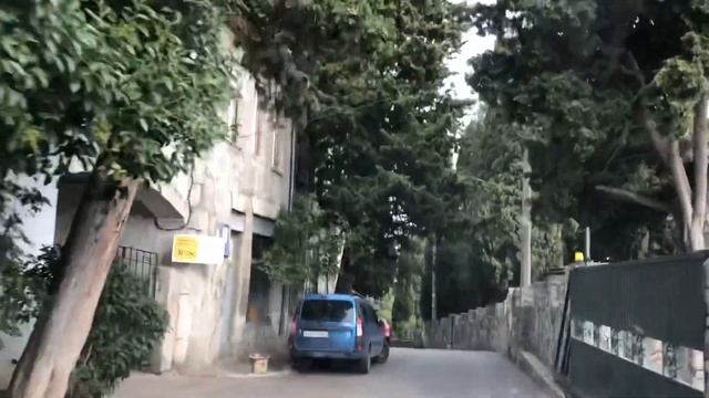 Алупка. По узким улочкам городка, на автомобиле. Октябрь 2022. Крым. Crimea. Alupka. Yalta