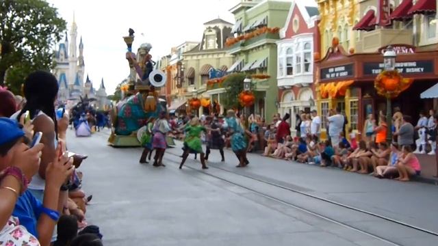 Walt Disney World Florida - Festival Of Fantasy Parade (2014)