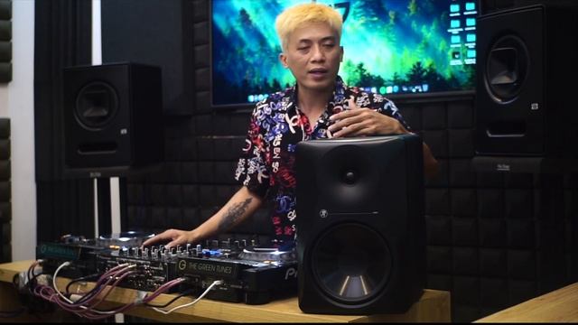 The Green Tunes Review - Mackie MR824 смотреть онлайн