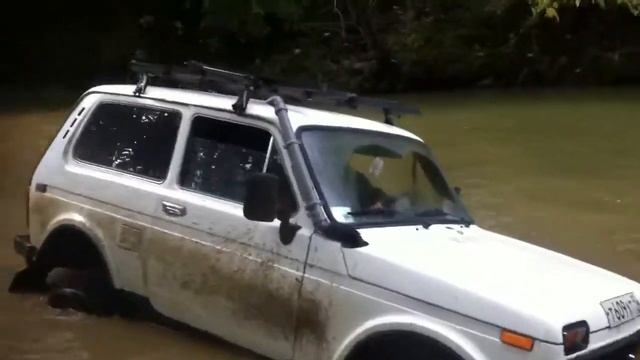 Нива 2121 застряла в реке смотреть онлайн
