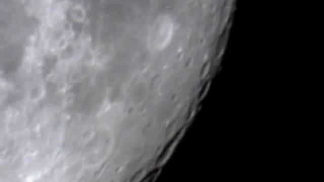 Aircraft passing Moon by Synta Skywatcher 200/1200 using modified Philips SPC900NC Webcam смотреть онлайн