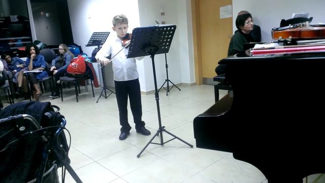 Tony Gluzman playing "Spinning Wheel"of Rubinstein смотреть онлайн