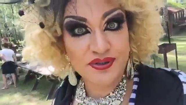 Заза Наполи на даче. Гости прибывают смотреть онлайн