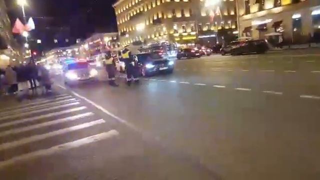 Гуляя по ночному Невскому. смотреть онлайн