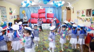 Перестроение на 23 февраля под песню Служить России  в детском саду