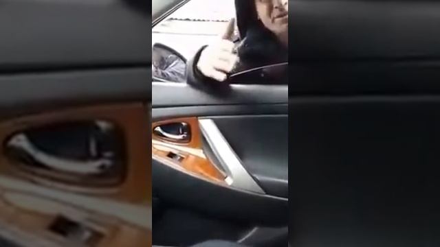"Что ты мне пустую руку даешь?" Водитель представился сотрудником ОСБ. Развод! смотреть онлайн