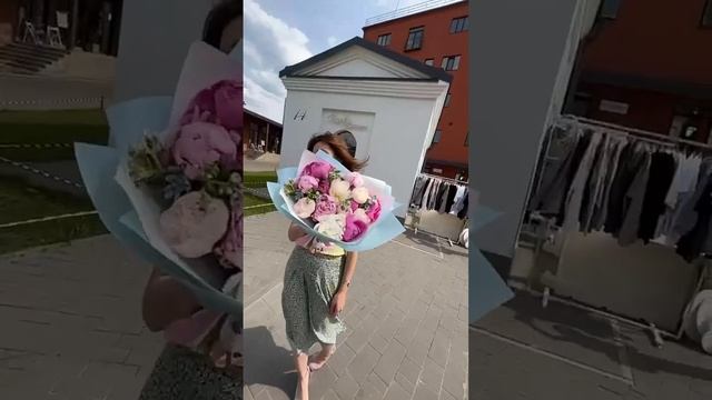 Когда хочется всех пионов и сразу! #flowers #shots #inspiration #peony смотреть онлайн