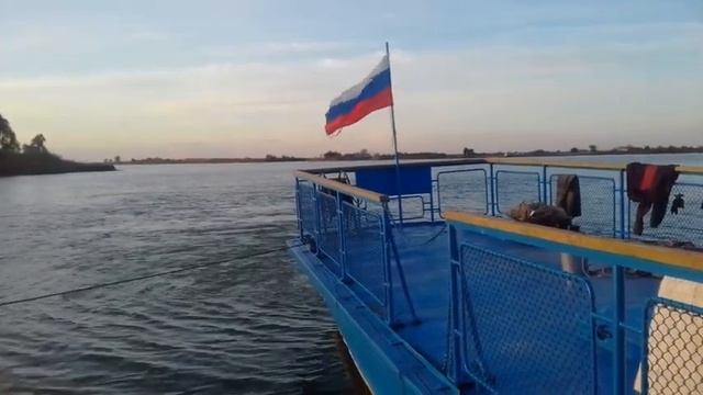 Переправляемся на пароме через Белую смотреть онлайн