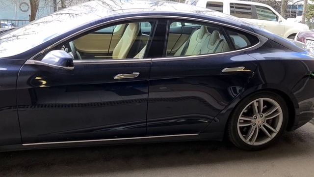 Tesla Model S: старая и с большим пробегом, как у нее дела? смотреть онлайн